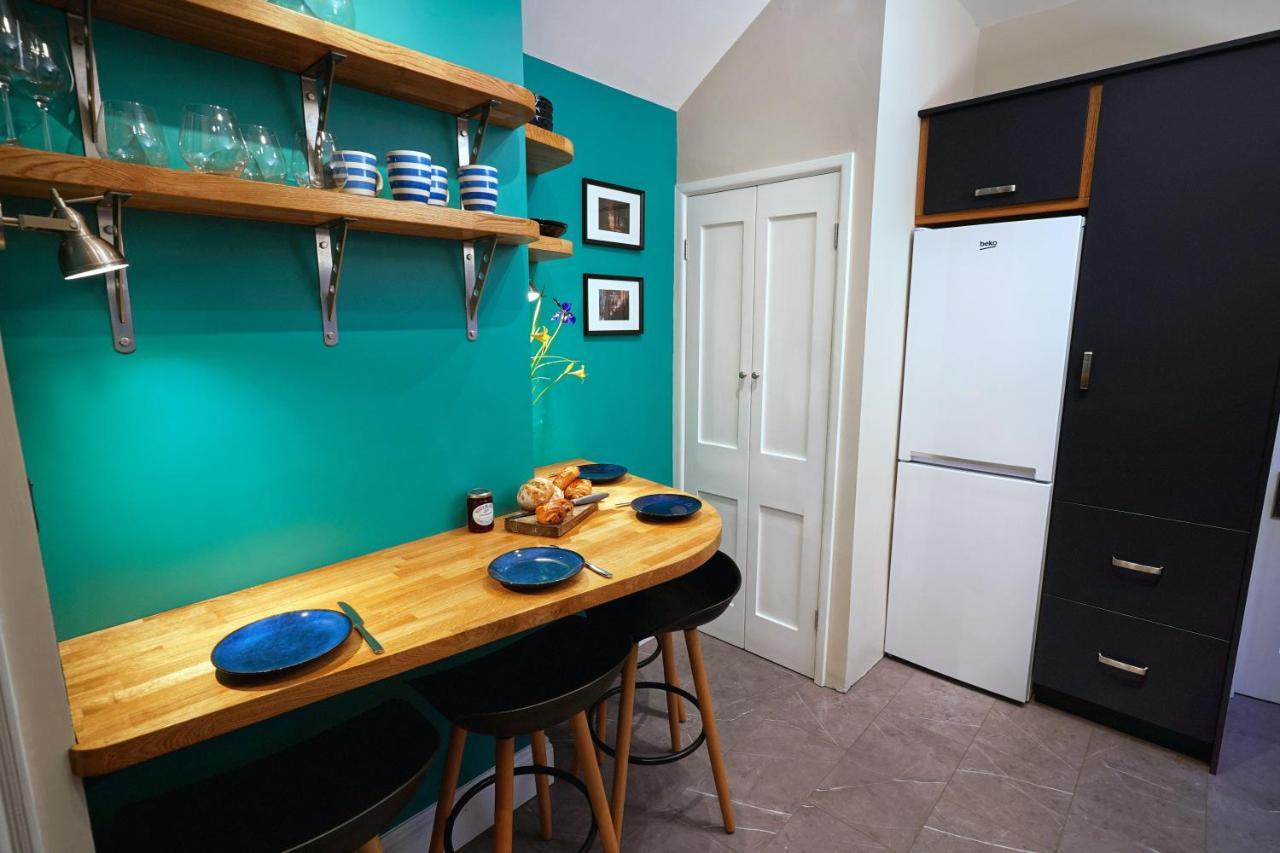Tastefully Decorated 1-Bed With Free Parking - At Hem Apartment Winchester Exterior photo