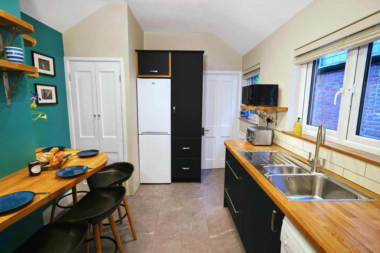 Tastefully Decorated 1-Bed With Free Parking - At Hem Apartment Winchester Exterior photo